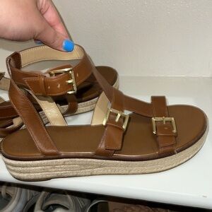 MICHAEL KORS BROWN PLATFORM SANDALS // SIZE 10 // GENTLY WORN //